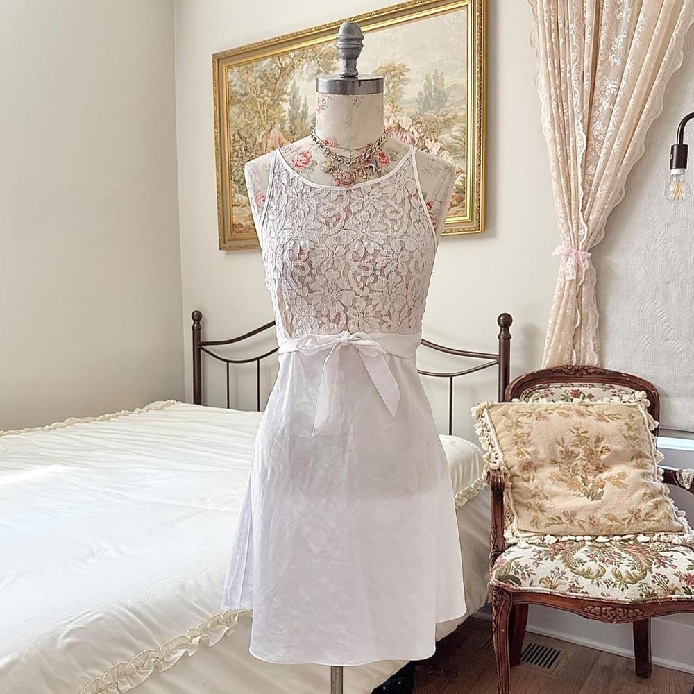 White Lace Mini Dress  80s size medium white lace mini dress